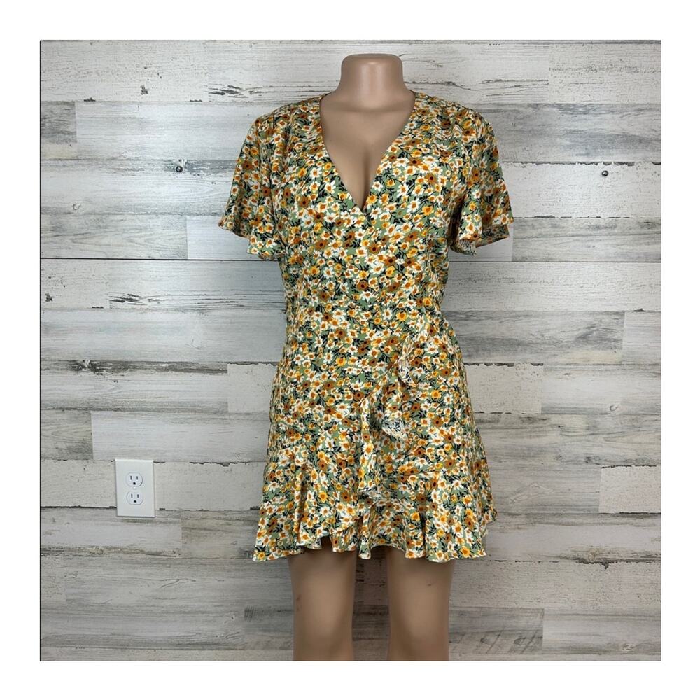 NWT Trenliver Boutique Brand Floral Ruffle Faux Wrap Dress Women’s Size Medium